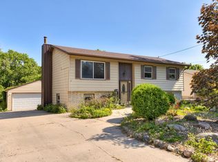 3815 Hillcrest Dr, Des moines, IA 50310
