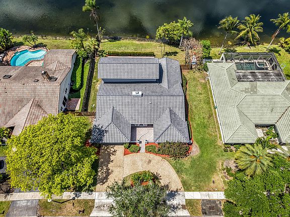4th image of 1071 NW 97th Avenue
