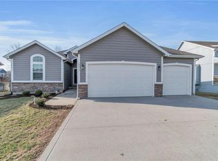 15313 Meyer Dr, Basehor, KS 66007