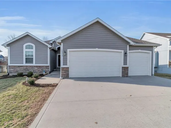 15313 Meyer Dr, Basehor, KS 66007