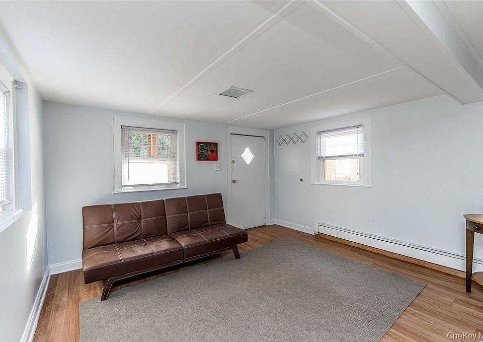 1st image of 28 E Walnut St