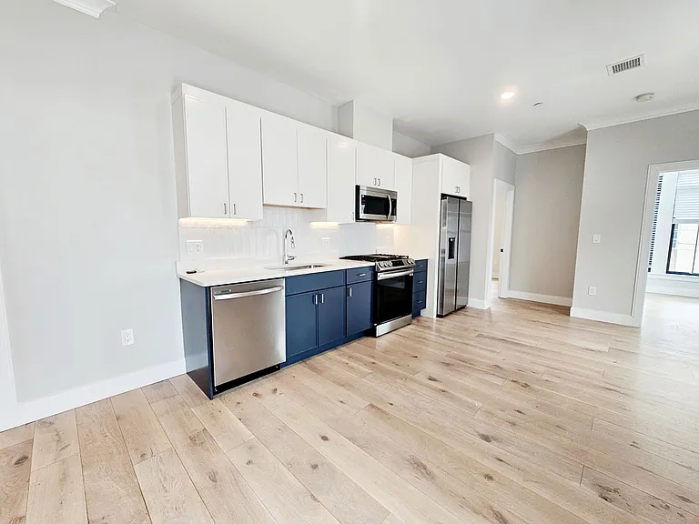 157 Everett St #103 — Photo 4