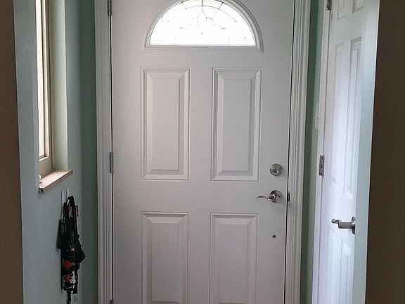 Entryway & Coat Closet