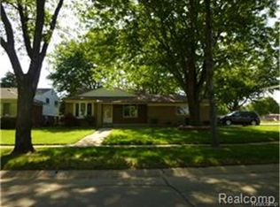 34119 Chatsworth Dr, Sterling Heights, MI 48312