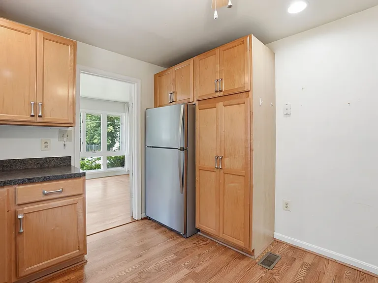 108 Battle St SW — Photo 8