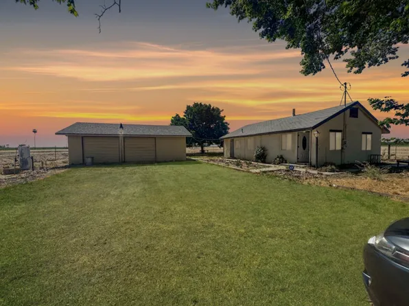 2545 N Siskiyou Ave, Kerman, CA 93630