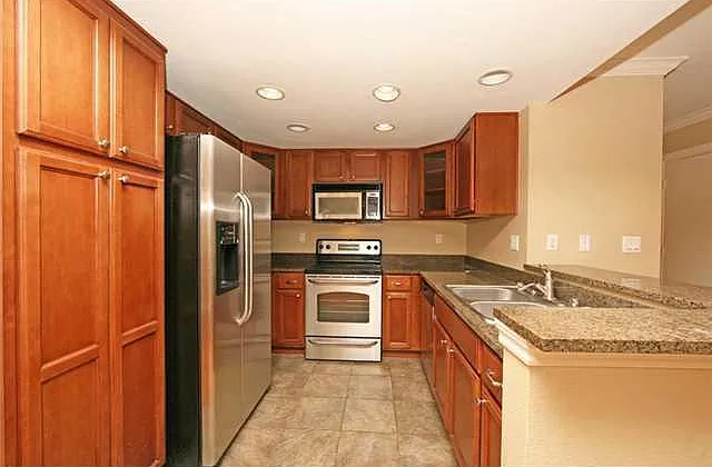 2 bed, 949 sqft, $2,600 — Photo 2