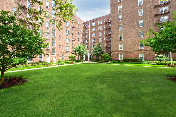 Sold by Keystone Realty USA Corp | media 52