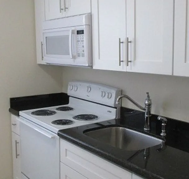 GEM COVE APARTMENTS — Photo 4