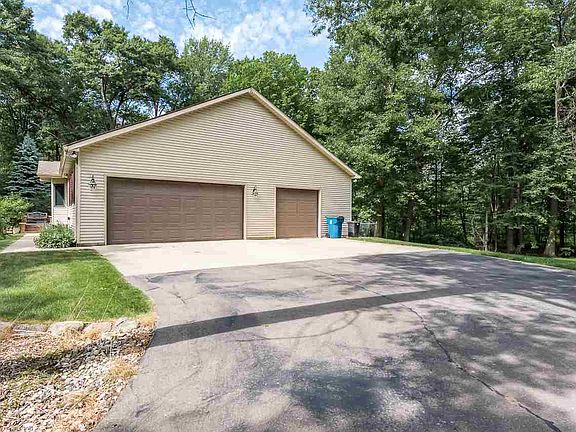 4th image of 3264 N Brink Dr
