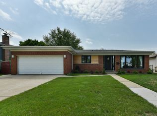 55 Lancaster Ln, Des Plaines, IL 60018