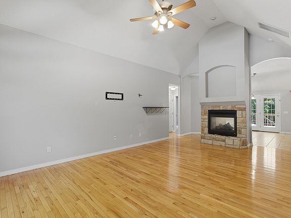 4th image of 5436 S Michigan Avenue