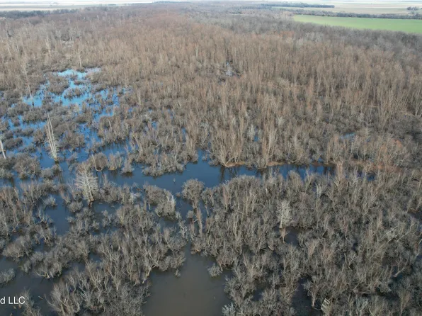 Lee Dr, Clarksdale, MS 38614