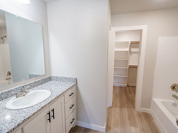 5th image of 2641 Baron Ave