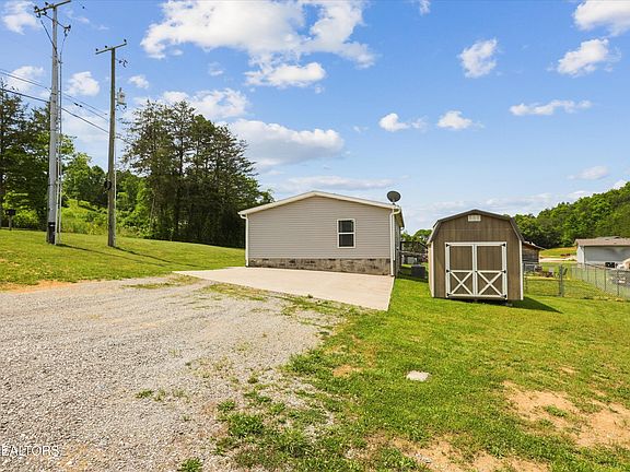 3rd image of 369 Possum Valley Rd
