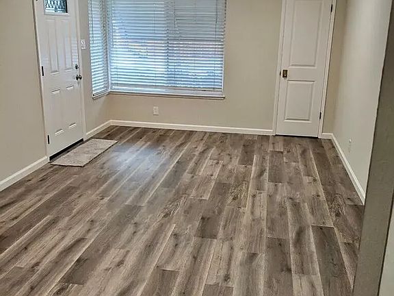 3rd image of 2983 & 2985 Ross Ave #2983