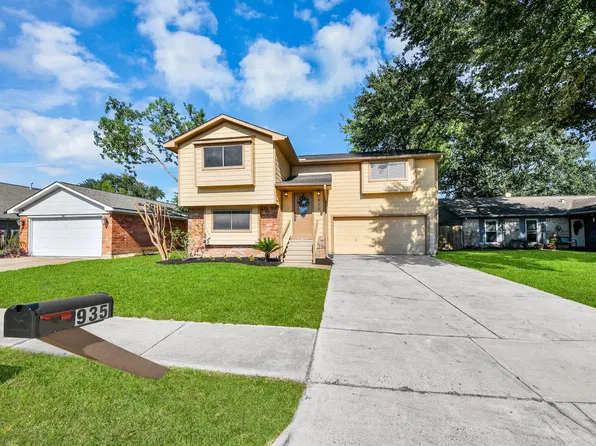 935 Grand Junction Dr, Katy, TX 77450