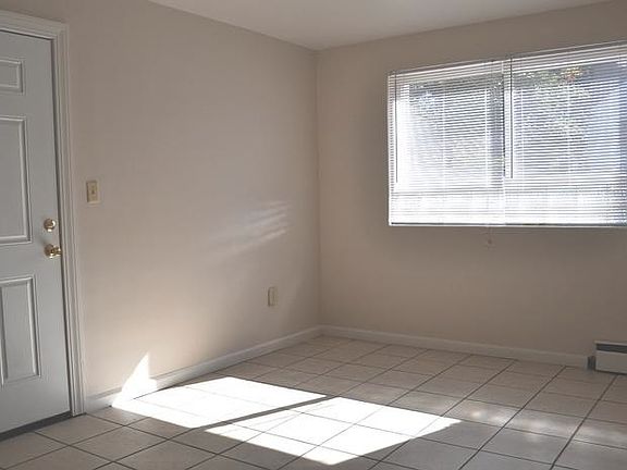 3rd image of 846 Youngs Ln APT 1