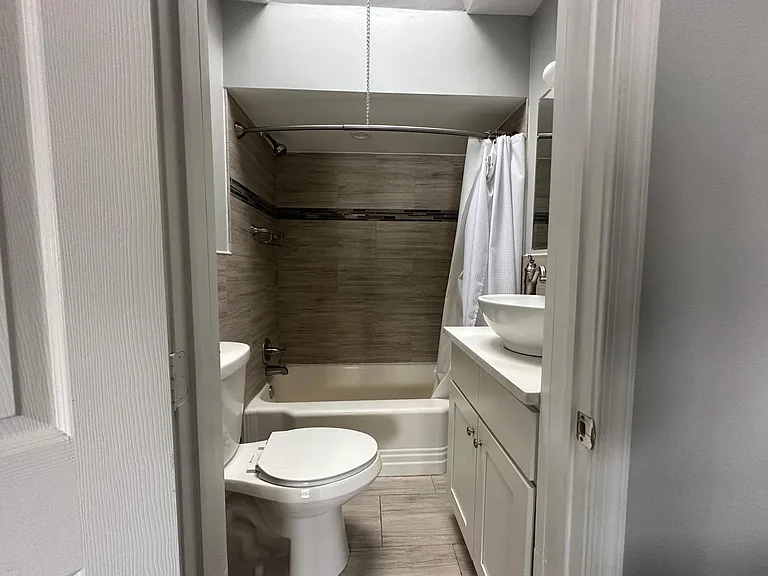 39 S Easton Rd #REAR — Photo 3
