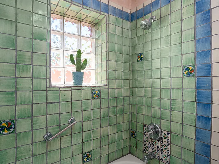 907 One Agua Fria Street 1/2 #2 — Photo 23