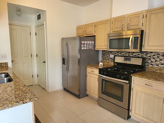 4th image of 174 Oakton Dr