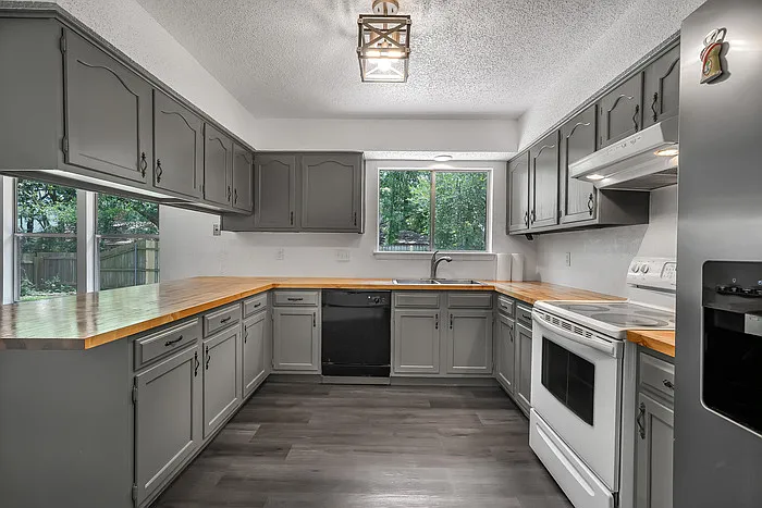 Building Photo - 4209 Harcourt Dr