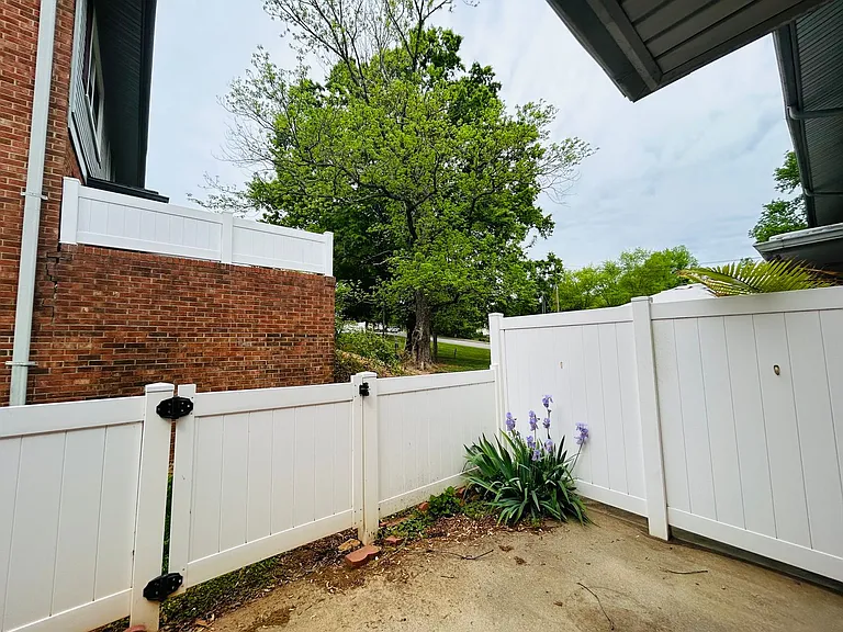 4725 Tower Rd — Photo 23