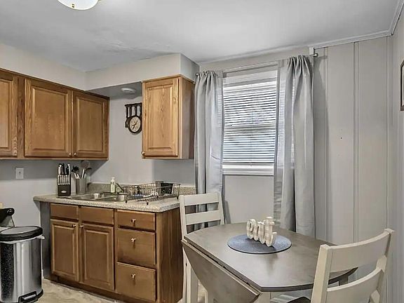 5th image of 111 Midland Ave