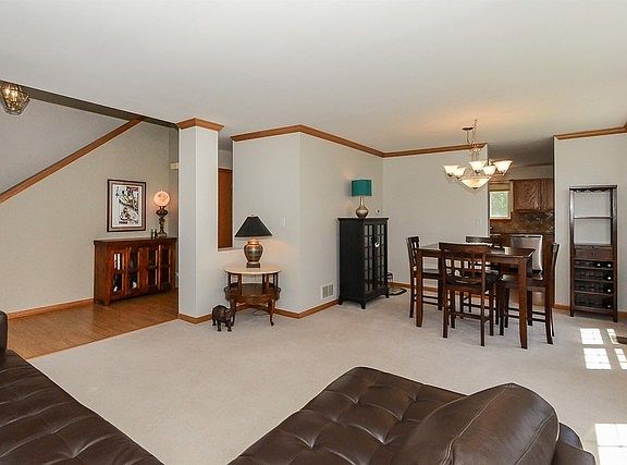 5th image of 585 N Thorndale Ln