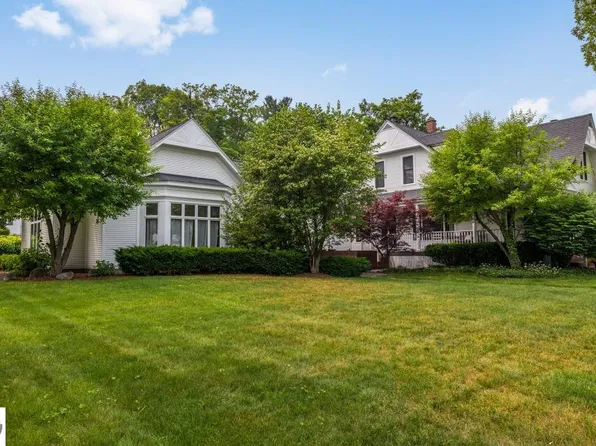 209 N Saint Marys St, Suttons Bay, MI 49682