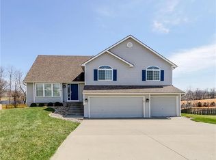 8411 N Paris Ct, Kansas City, MO 64153