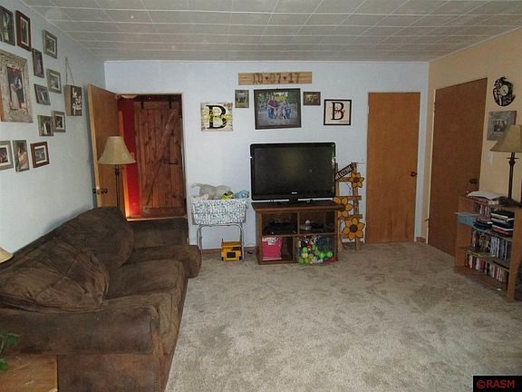 3rd image of 101 N Park Ln