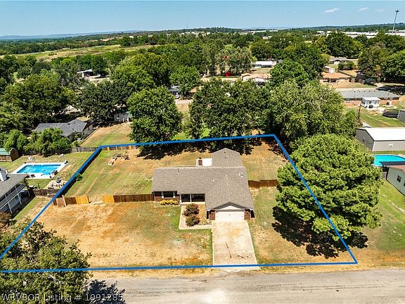 3rd image of 108 Lynn Dr