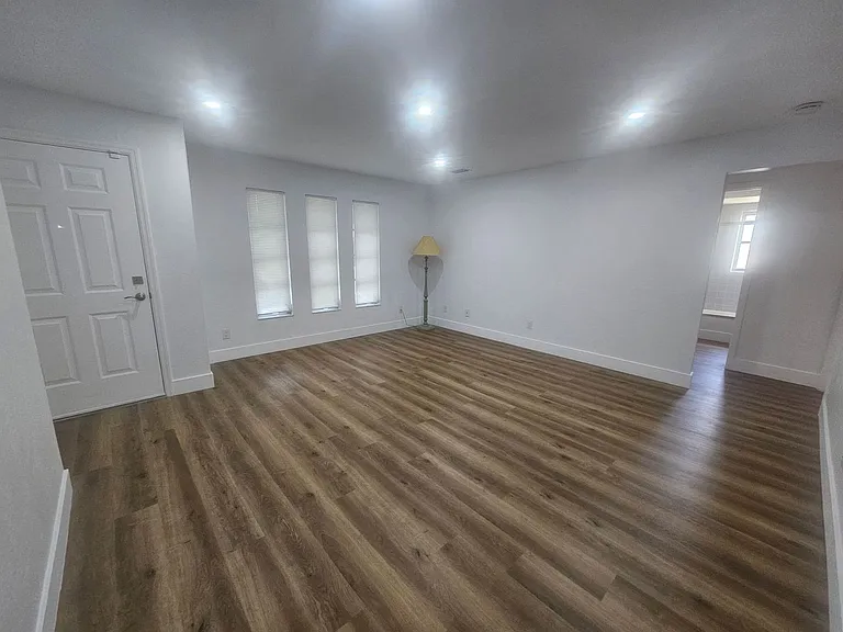5989 Hillyer Ct — Photo 3