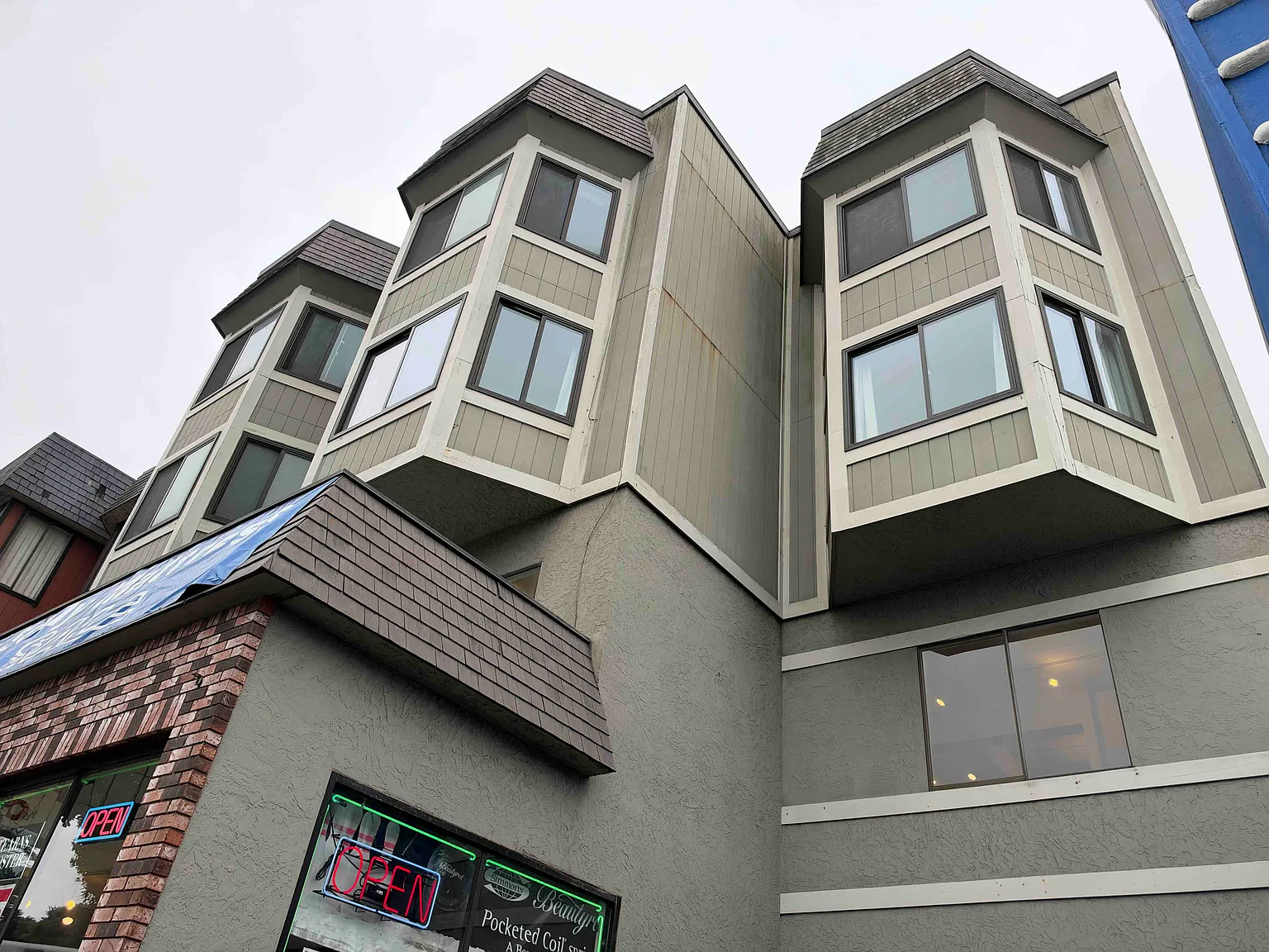 2 bed, 1050 sqft, $5,750 — Photo 2