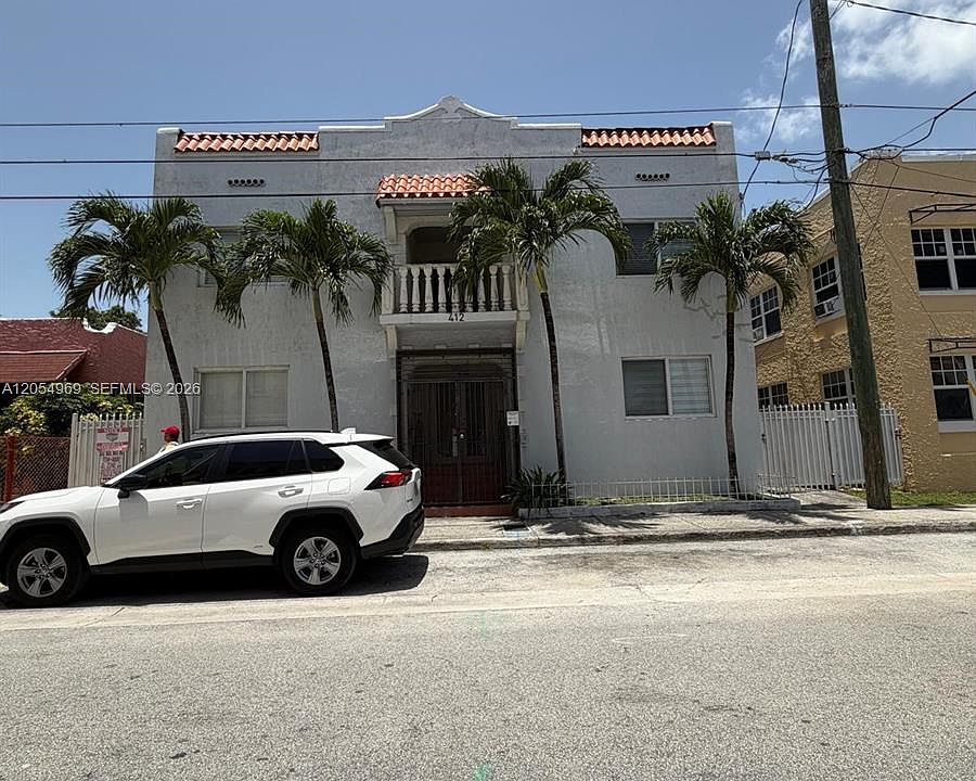 1st image of 412 SW 10th Ave APT 1