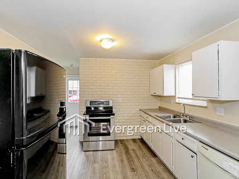 9269 Burgess Dr — Photo 7