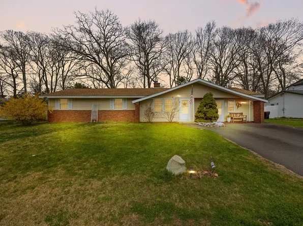 172 Lisa Dr, Brockton, MA 02302