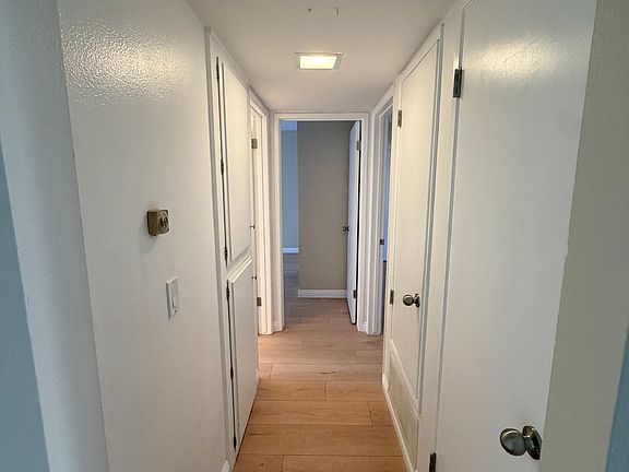 4th image of 2614 W Juniper St #2