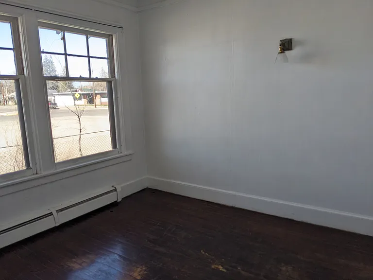 116 N 5th St E #B — Photo 4
