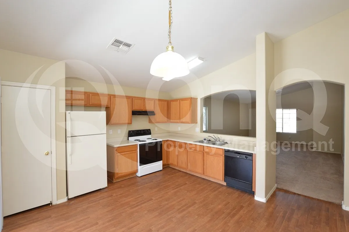 3 bed, 2.0 bath, 1370 sqft, $1,975 — Photo 3