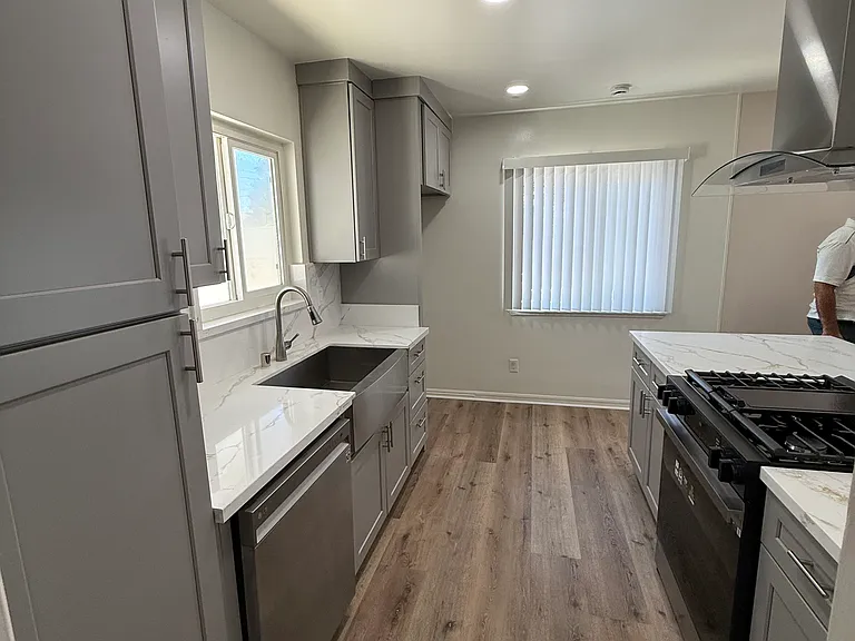 22861 Saticoy St — Photo 21