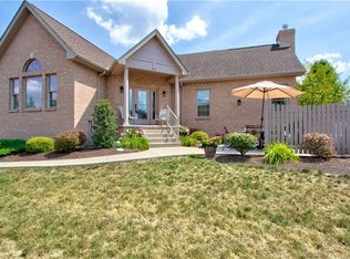 217 Village Green Dr, Mcmurray, PA 15317