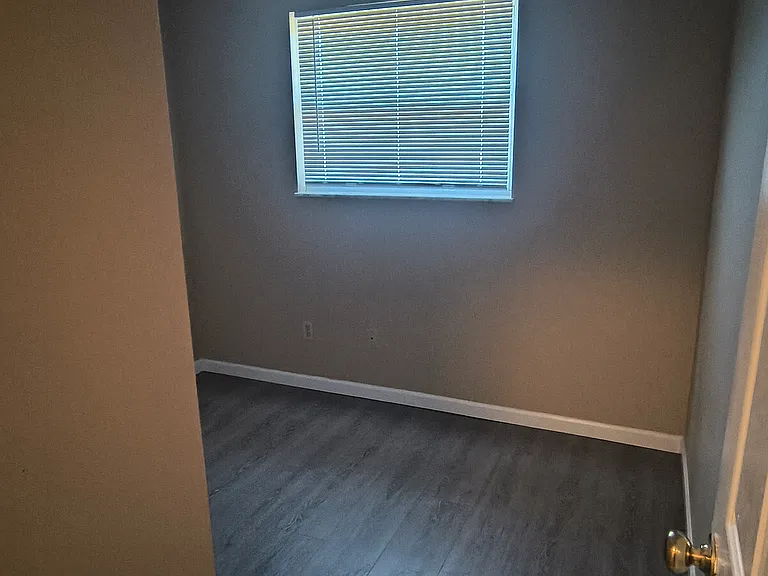 1655 E Crescentville Rd — Photo 24