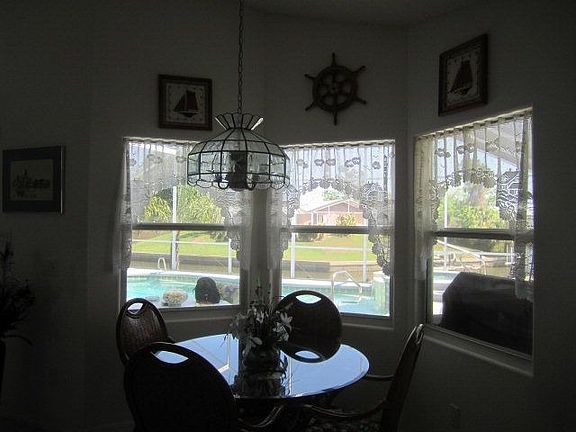 5th image of 54 Columbia Ln