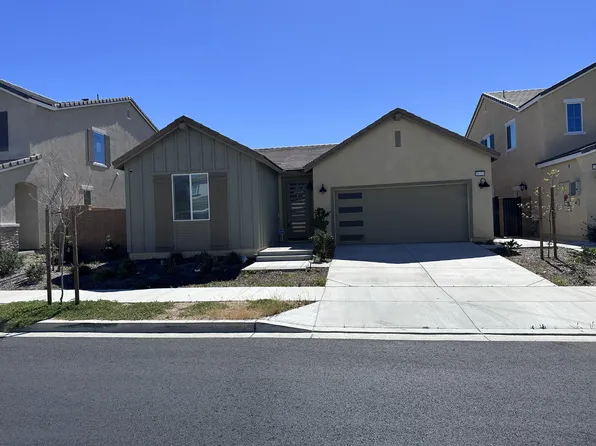 16753 Yarrow Ln, Fontana, CA 92336