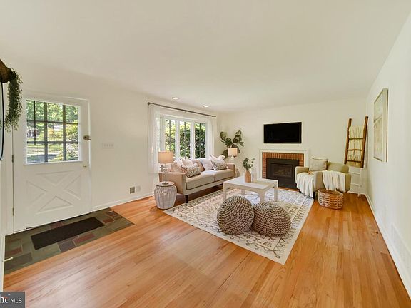 2nd image of 403 Old Orchard Rd