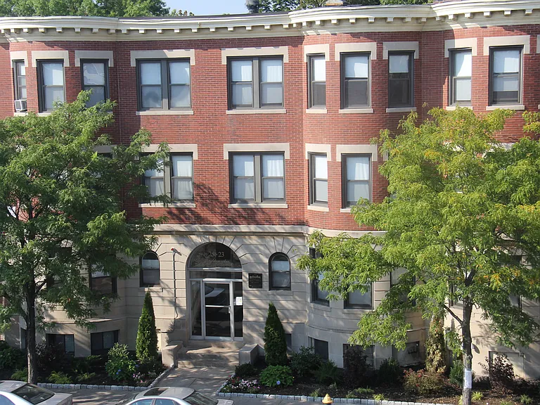 Brighton Avenue Apartments, 19-25 — Photo 14