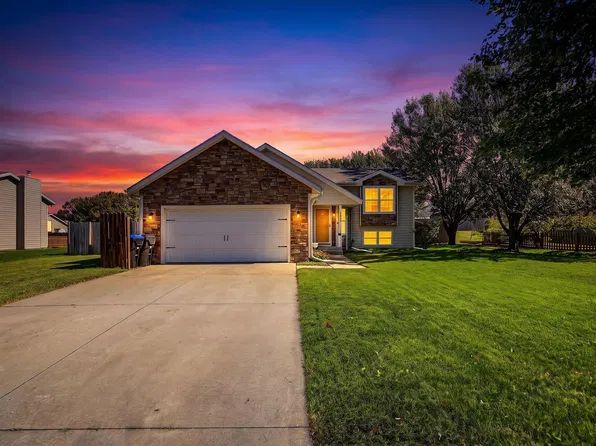 3424 SE Skylark Dr, Topeka, KS 66605