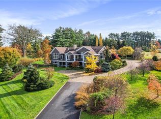 92 Chesham Dr, Middlebury, CT 06762